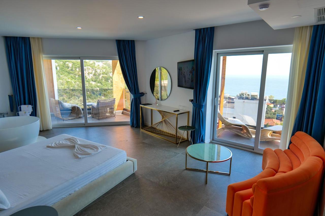 Blue Boutique Hotel Dhërmi エクステリア 写真